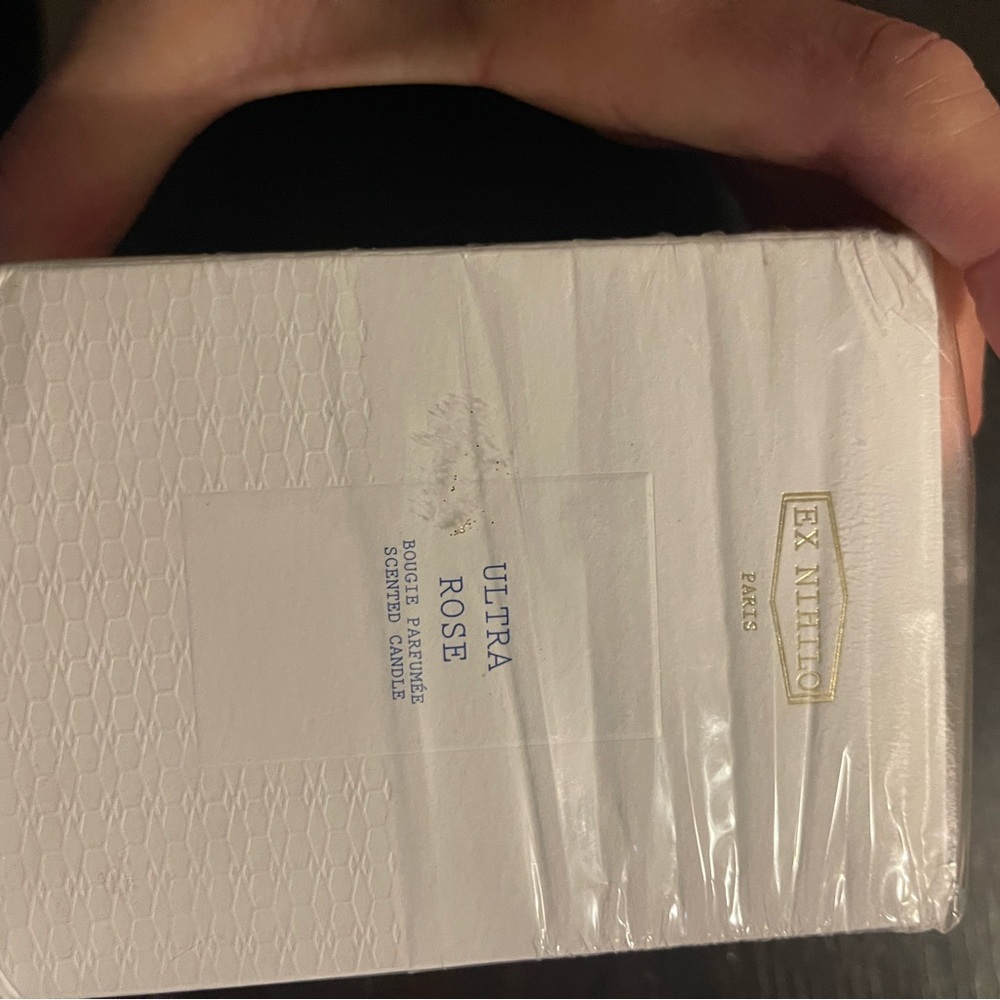 Ex Nihilo Ultra Rose Candle - White with Gold Accent - Picture 2 of 12